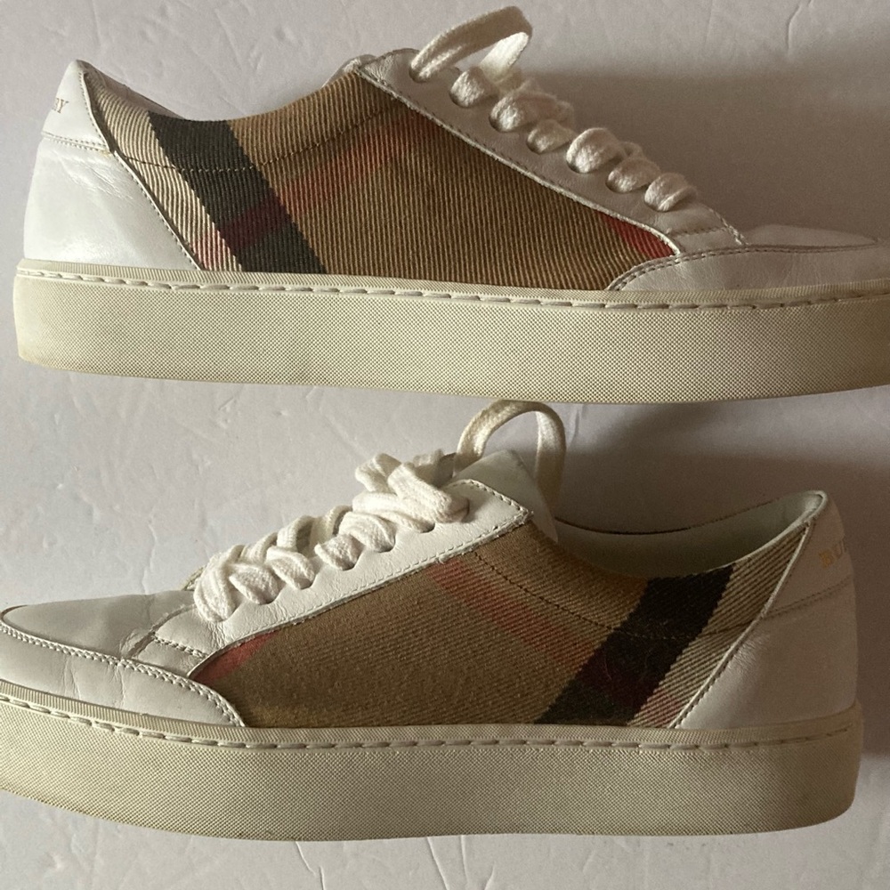 Burberry Womens SZ 6.5 EU 36.5 lconic Check Sneakers with white leather trim.